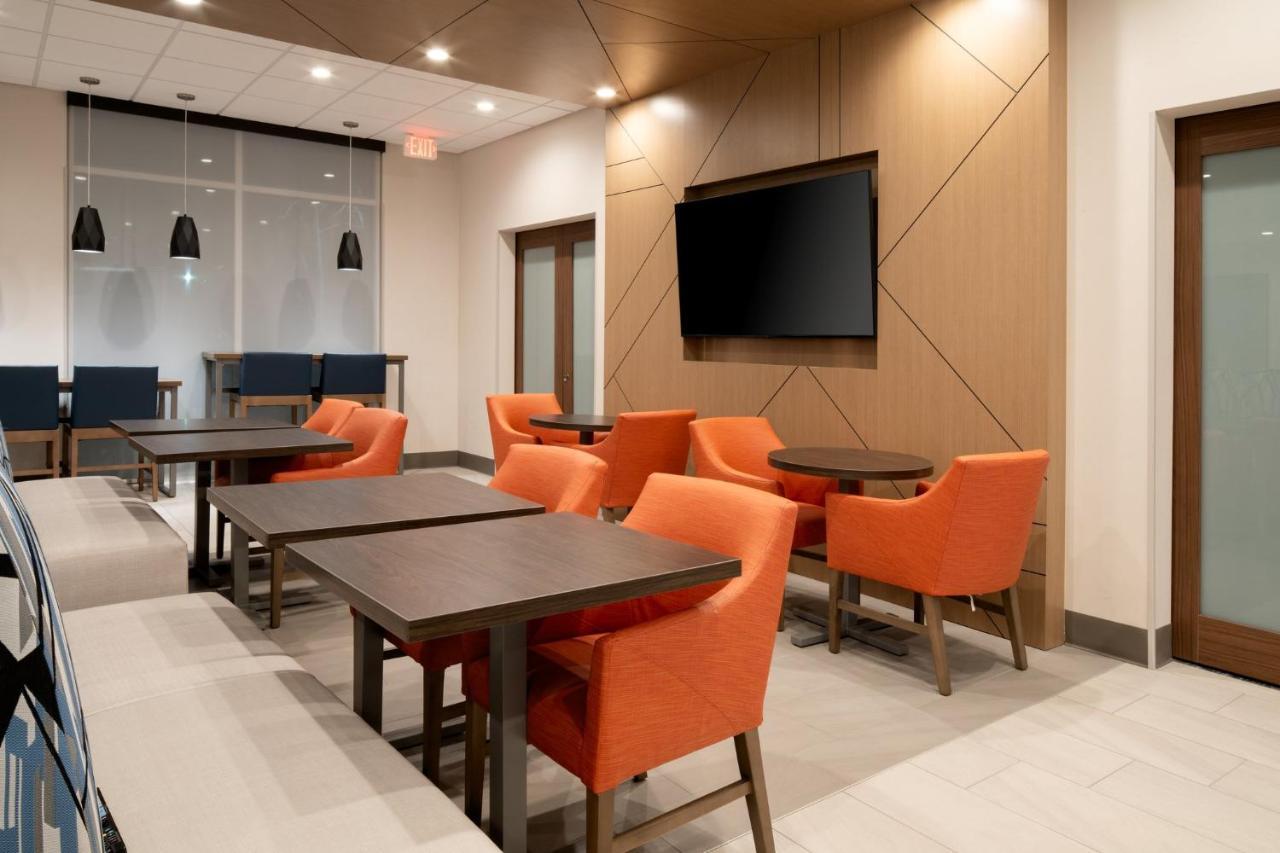 Holiday Inn Express & Suites - Hollister By Ihg 외부 사진
